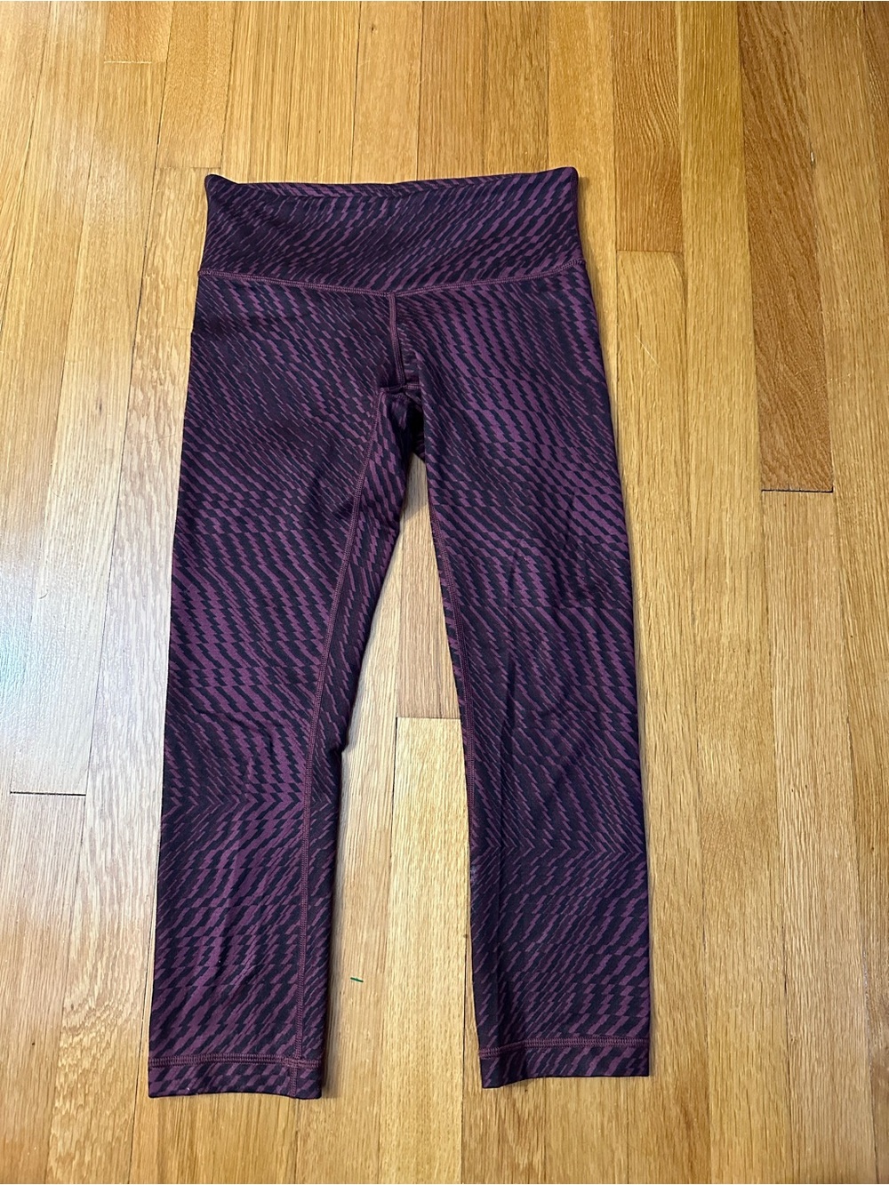 Lululemon Wunder Under Pant (Hi-Rise)
Shifted Horizon Red Grape Black Size 6 22”
